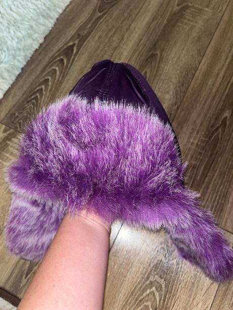 Dievčenská zimná ušianka, 58