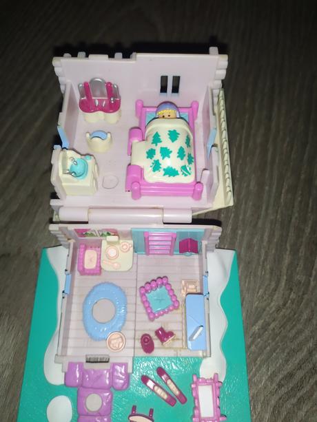 Polly pocket zimny domcek,