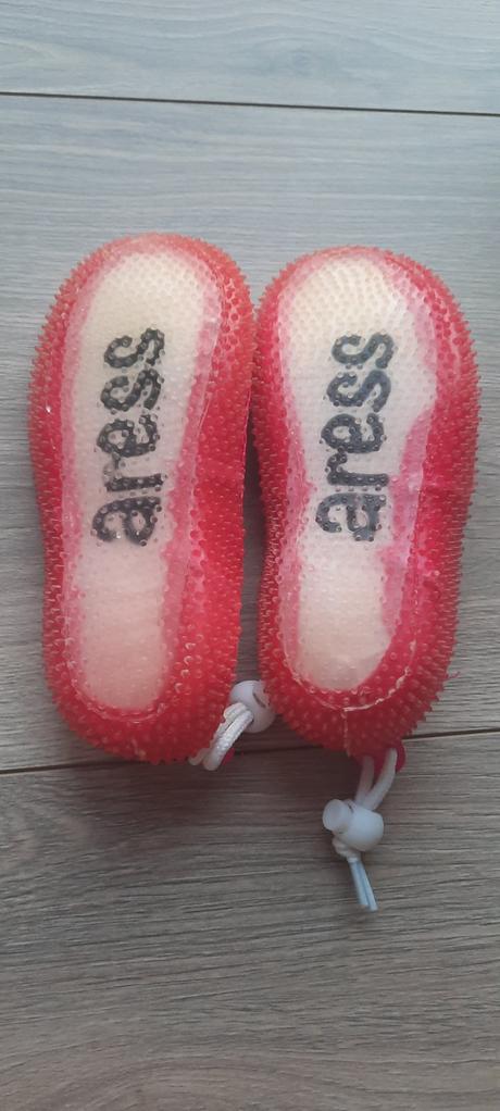 Topánky do vody, 32