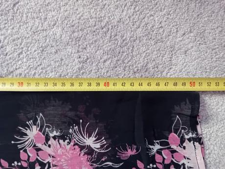 Šifónové šaty, 42