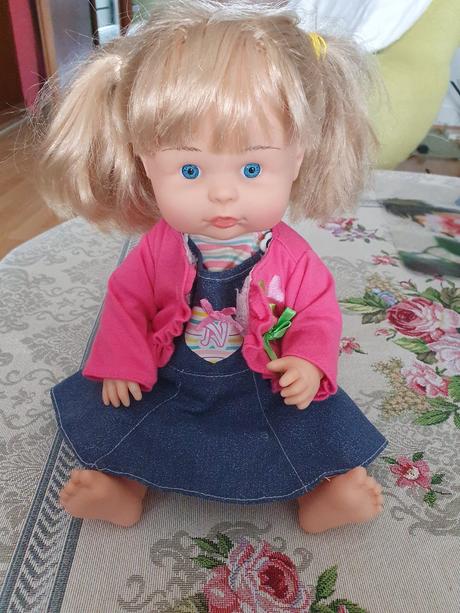 Predám česky hovoriacu bábiku, výška 31 cm, 