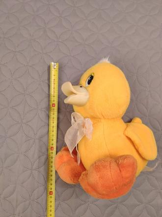 Plysova kacicka, vydava zvuk po stlaceni bruska, 