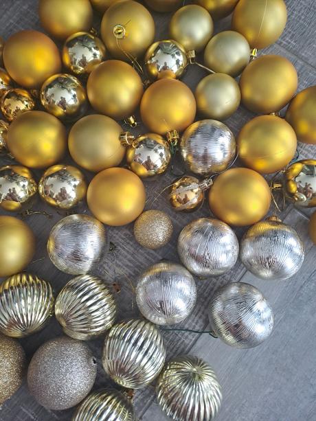 Zlaté vianočné gule, 