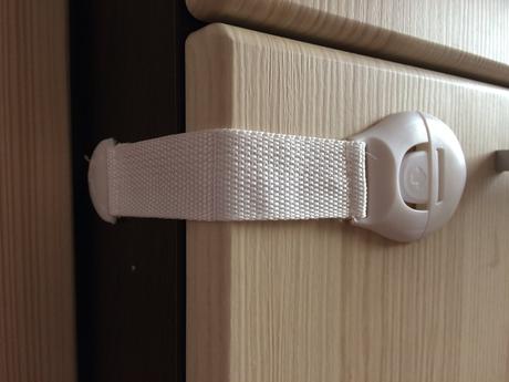 Detské poistky na šuflíky, skrinky a do dverí, 