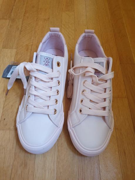 Ružové tenisky, 38