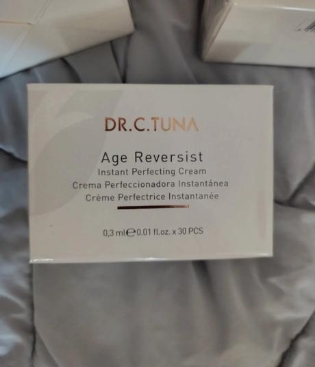 Farmasi set age reversist,