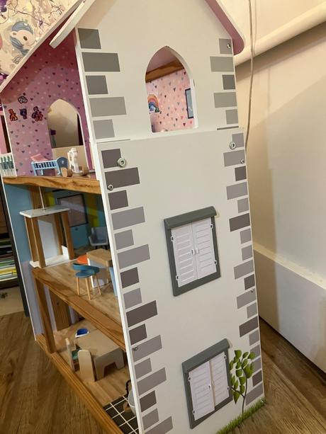 Drevený domček pre bábiky, 