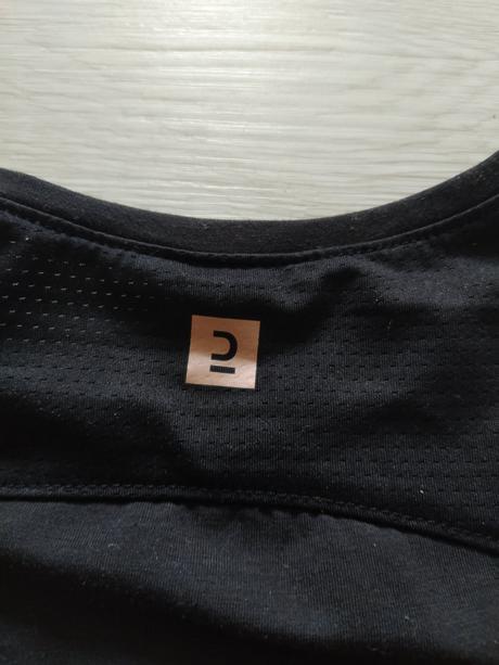 Čierne športové tričko.140-146, decathlon,140