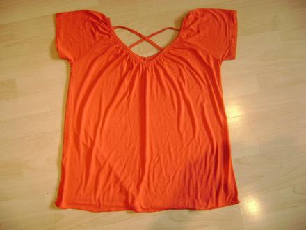 Krvavocerveny top + opasok ako darcek, xl