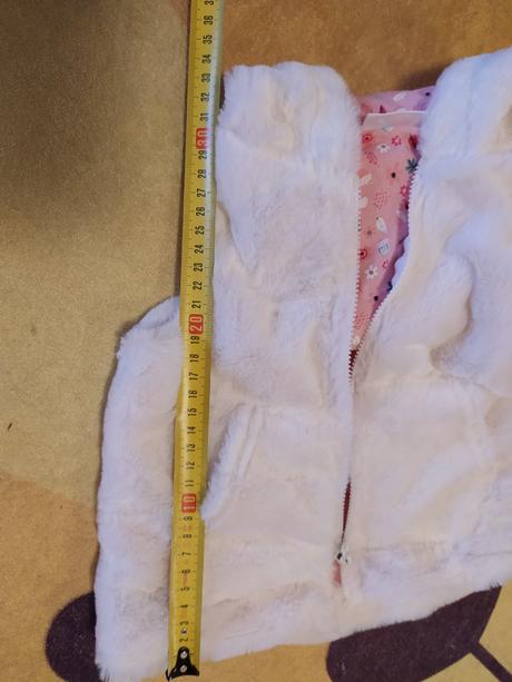 Krásna vesta s vreckami a kapucňou, 86