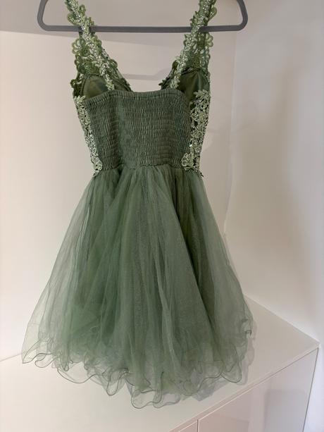 Plesové šaty krátke, s