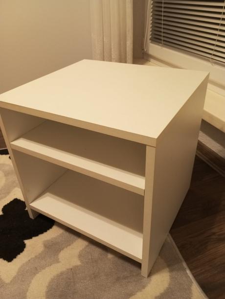 Nočný stolík/príručny stolík, 