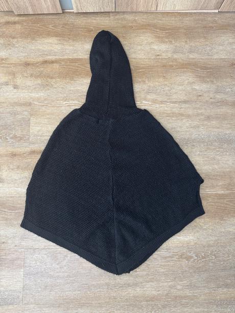 Čierne pončo s kapucňou lili, xs