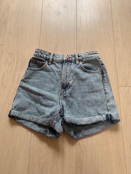 Kraťasy zn. bershka s vysokým pásom, bershka,34