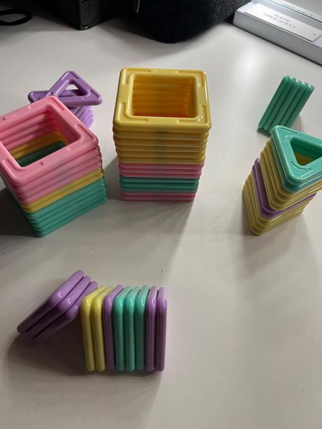 Farebná magnetická stavebnica, 