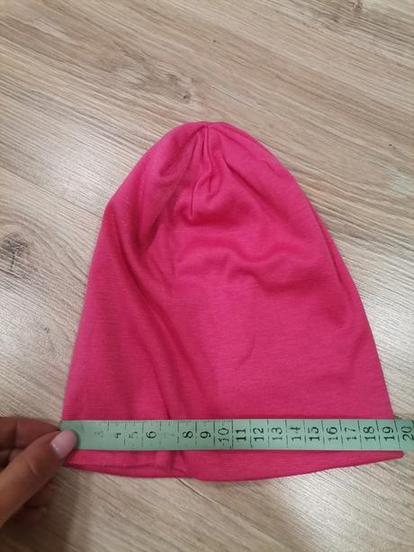 2 x uni dievčenské prechodné čiapky,