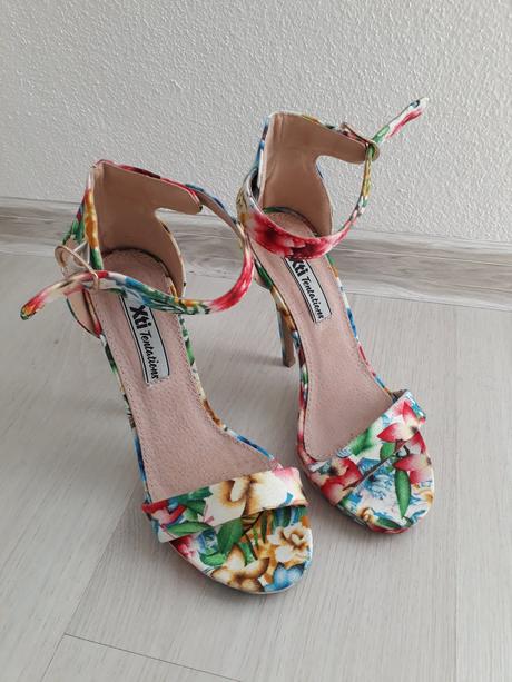 Nádherné nepoužité kvetinové sandale, veľ. 36, 35 / 36