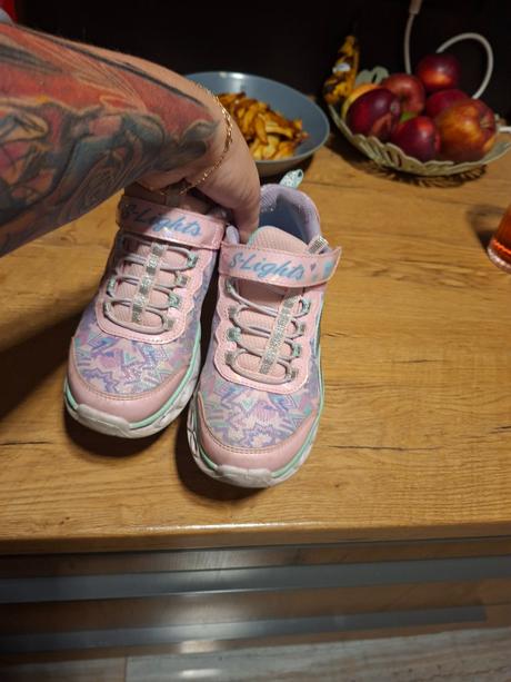 Tenisky skachers, 33