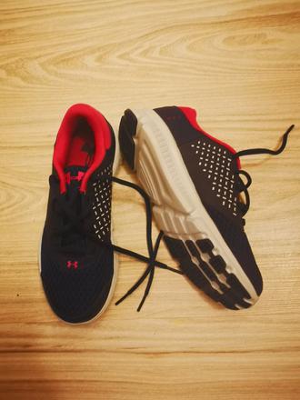 Botasky, under armour,35