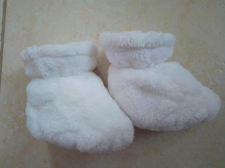 Biele teplé capacky 10 cm, 18