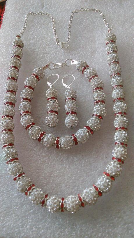 Náhrdelník + náramok + náušnice,