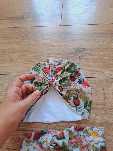 Turban a čelenka, 86