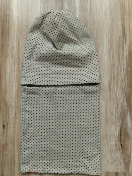 Obojstranný set čiapky a nákrčníka s líštičkami, 48