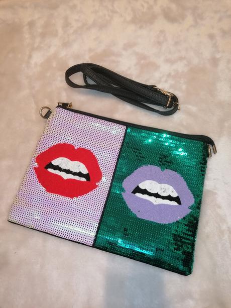 Nová listová kabelka flitrova, 