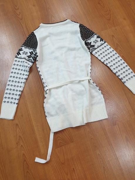 Zimny carokrasny predlzeny svetrik zimny motyv xs, xs