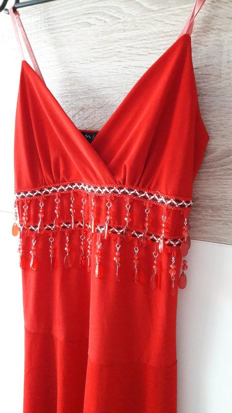 Krasne letne krvavocervene saty, m