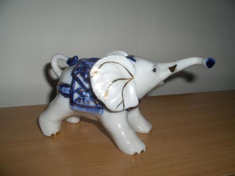Sloník z čínskeho porcelánu 15x8 cm - bez vád,