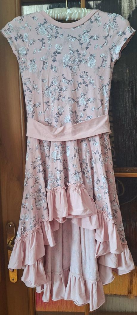 Dievčenské šaty, 134