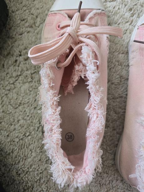 Ružové tenisky, 38