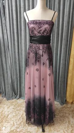 Spoločenské šaty, 42