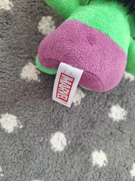 Maly plysovy hulk,