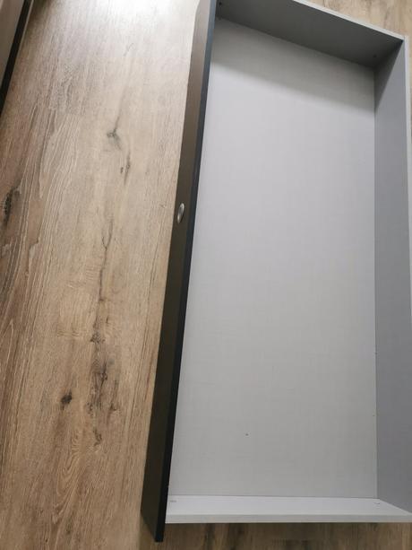 Suflik pod postel, 65,135