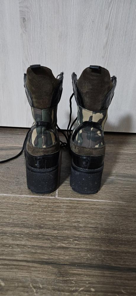 Maskáčové workery, 38