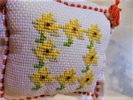 Praktické ihelničky 2 ks,