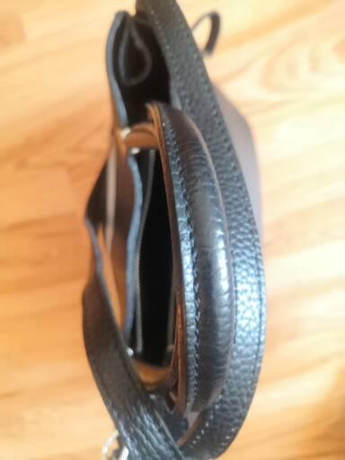 Čierna kožená kabelka, 