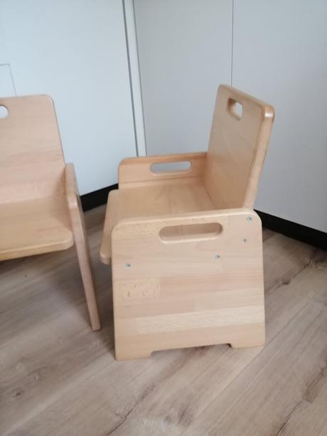 Montessori stolík s 2 stoličkami masív,