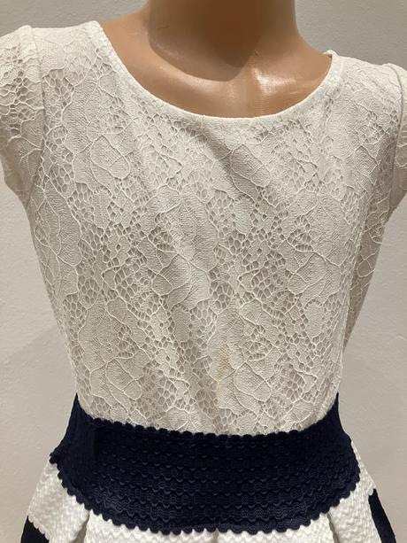 Dievčenské elegantné šaty pásikavé (122-128), 122 / 128