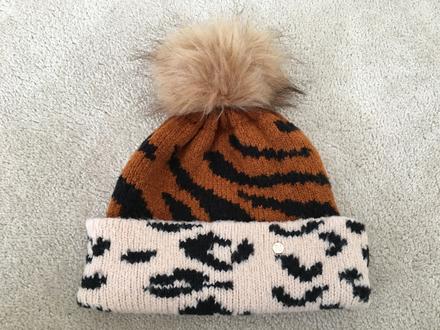 Tepla ciapka, river island