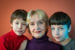 Nostalgia pri rozprávkach a detských hrách večer doma