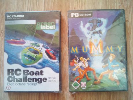 Preteky v člnoch a múmia nové,