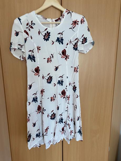 Kvietkované šaty, s