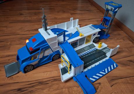 Policajné auto - garáž, 