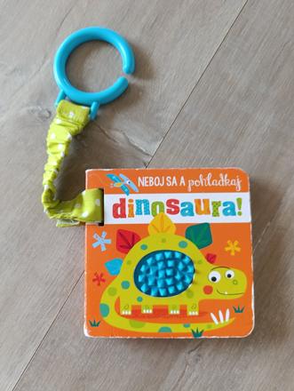 Neboj sa a pohladkaj dinosaura,