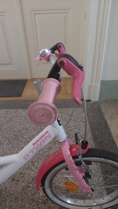 Dievčenský bicykel, 16