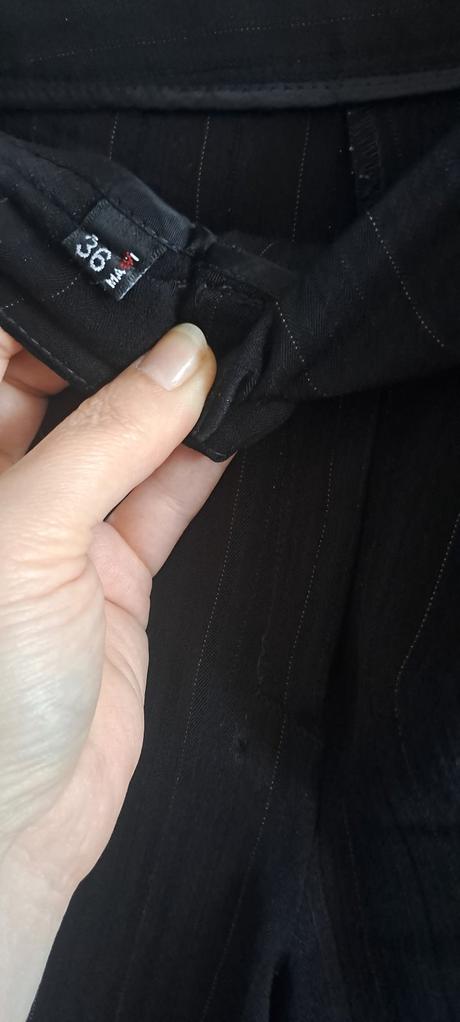 Nohavicový kostým, 36