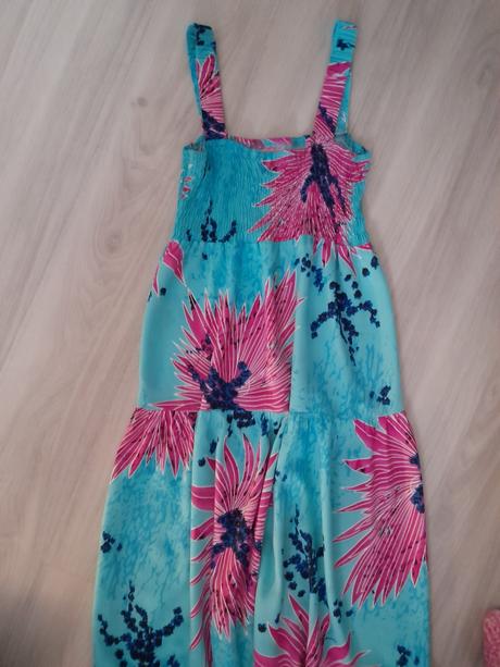 Letné tyrkysové šaty s kvetmi, m